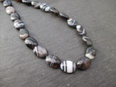 Agate zonée noire : perles ovales plates de 14 mm * 10 mm