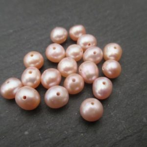 Perle de culture 6 mm ovale rose orangé